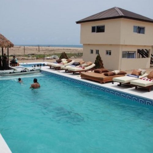 Kamp Ikare Beach Resort